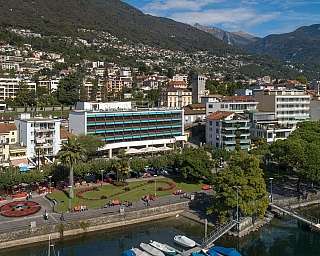 Hotel Lago Maggiore con giardini e vista sul lago.